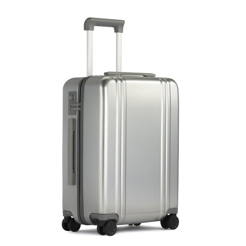 Zero Halliburton Classic Lightweight 4.0 Continental Carry On