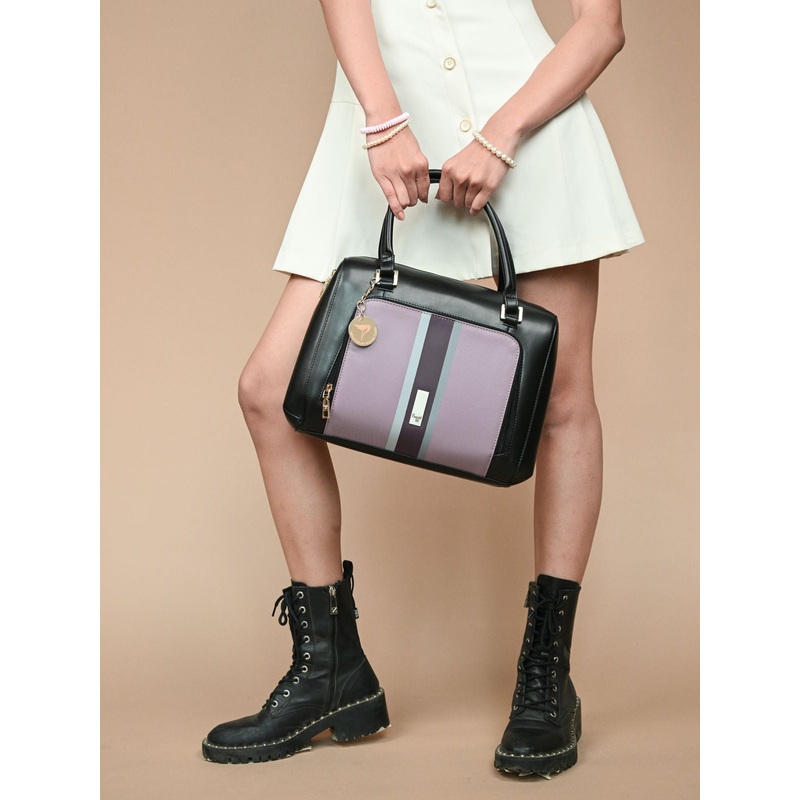 Hyderbad Black Medium Duffel Bags