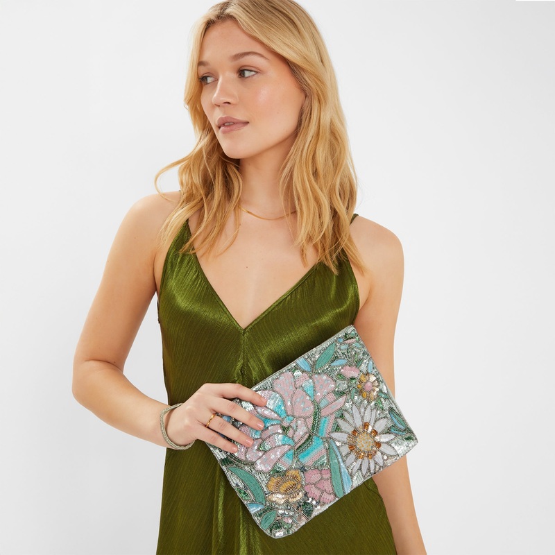 Green Hand Beaded Daisy Wristlet Clutch Bag