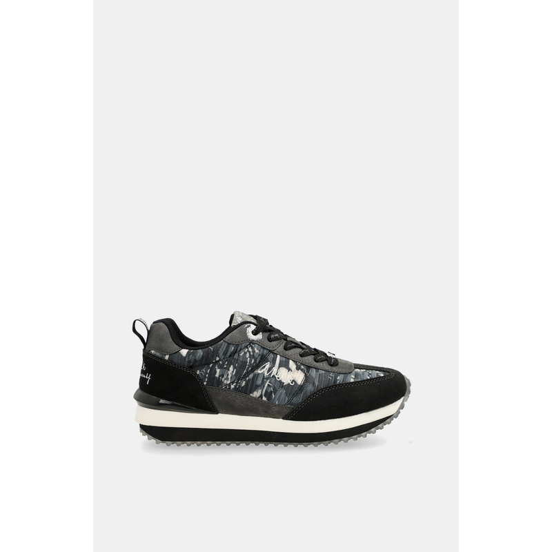 Black sneakers with multicoloured sole