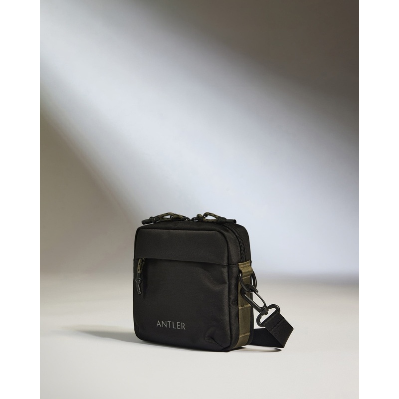 Discovery Crossbody Bag in Carbon Black