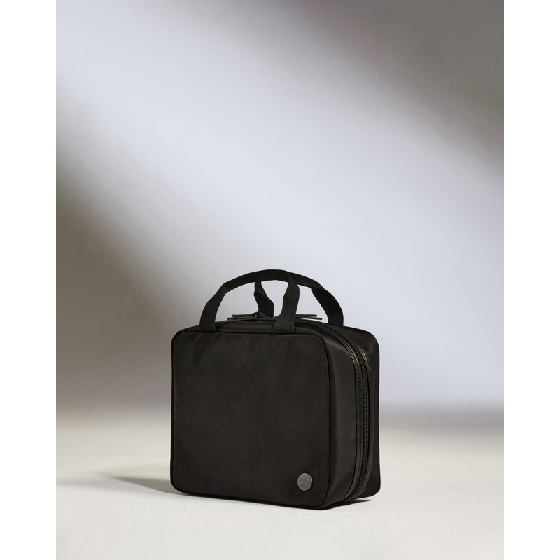 Hanging Wash Bag in Black - Chelsea