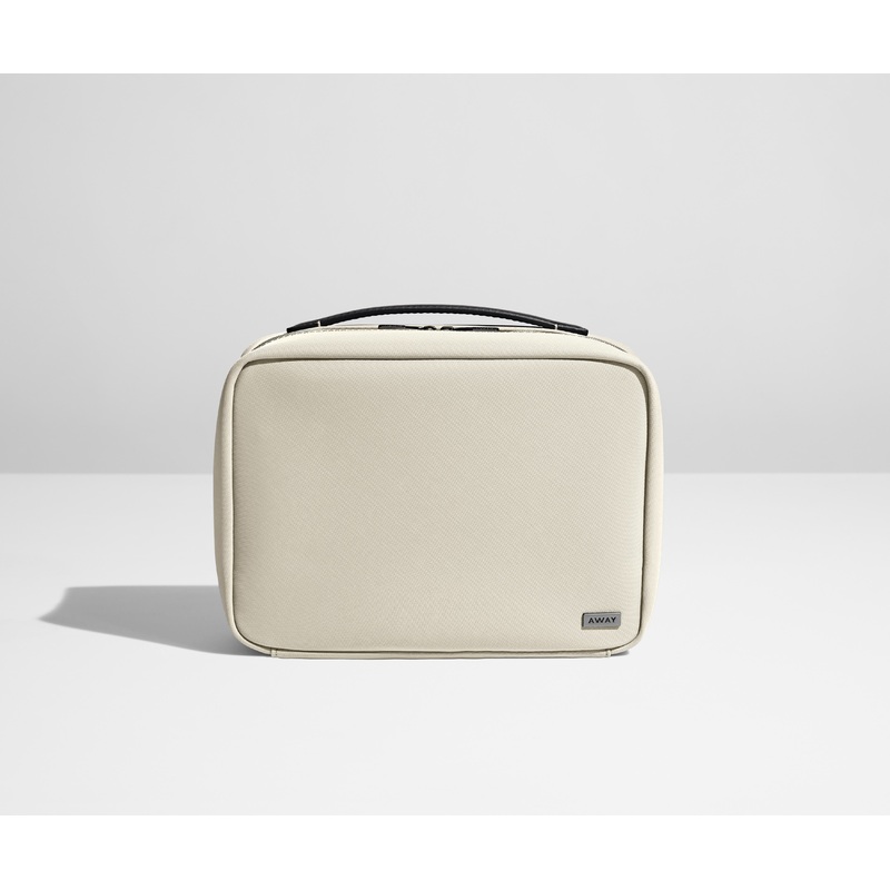 The Hanging Toiletry Bag in Salt White
