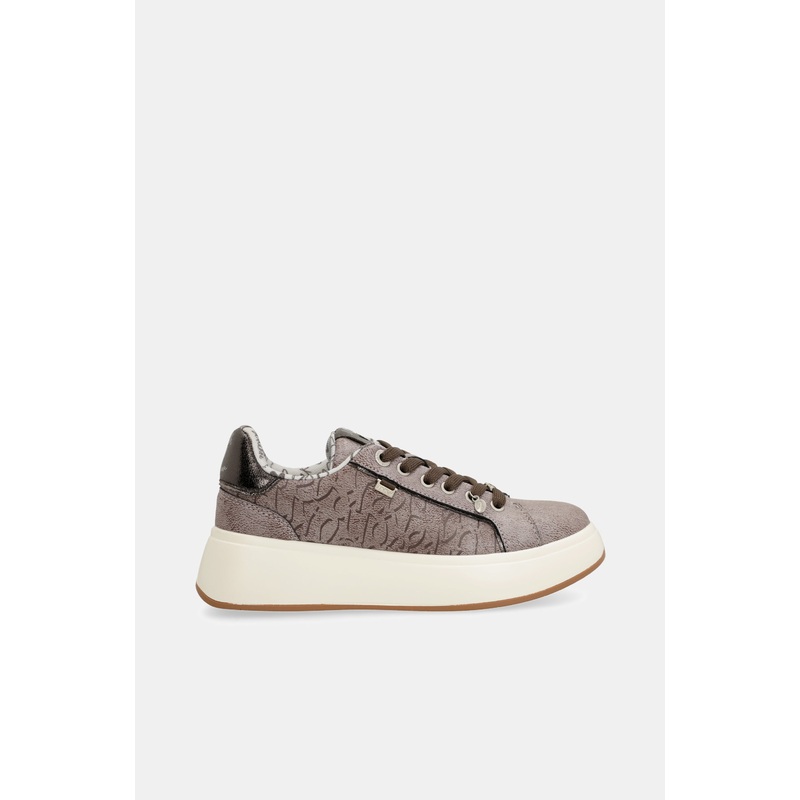 Casual ecru sneakers