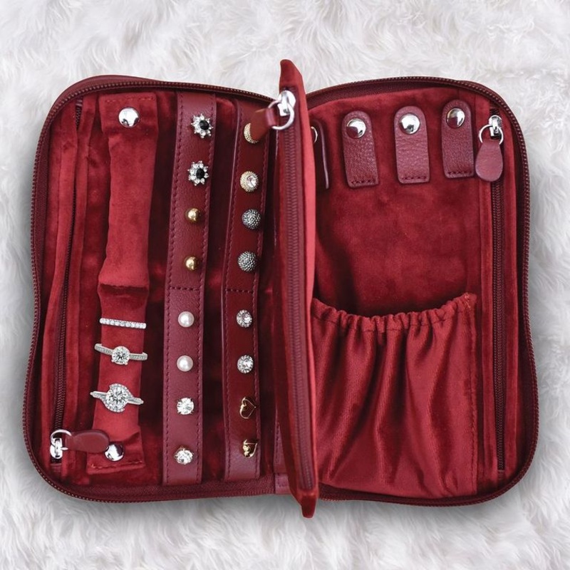 ILI Voyager Leather Jewelry Book