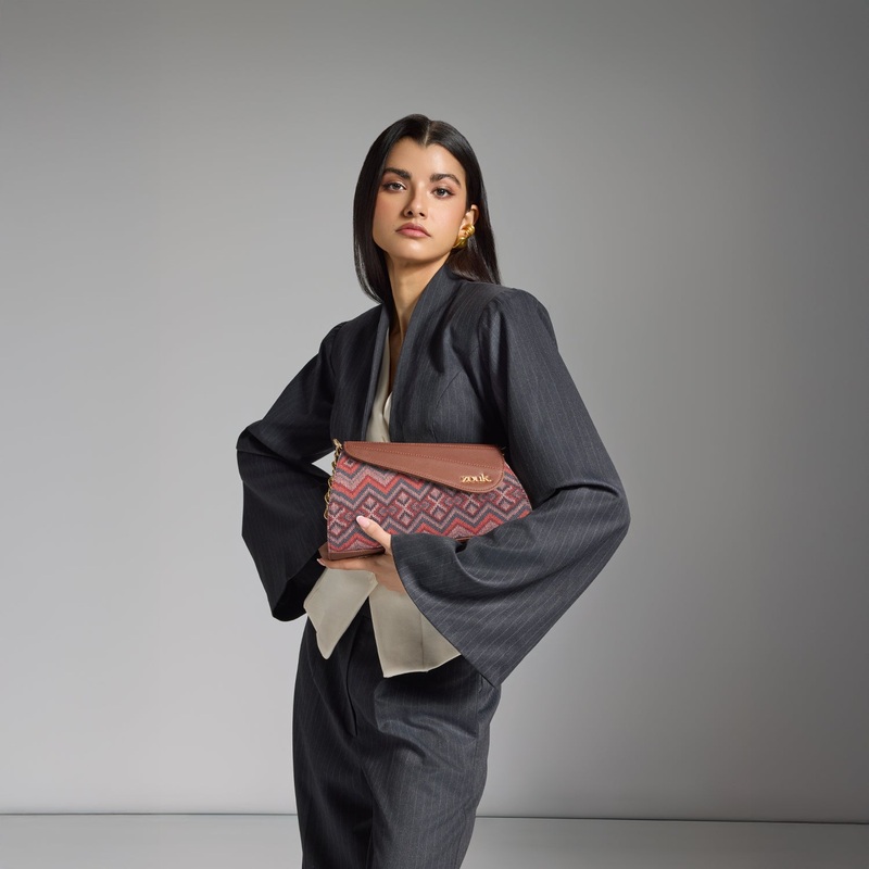Rhea Kapoor Baguette - Gwalior Weaves