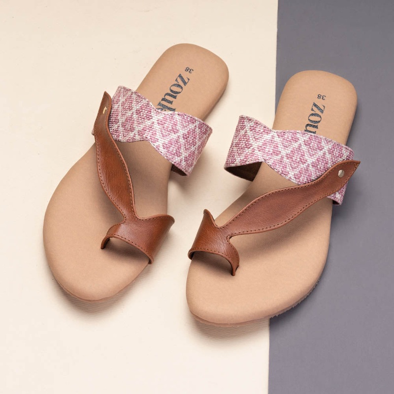 Chamoli Motif Curvy Toe Chappal