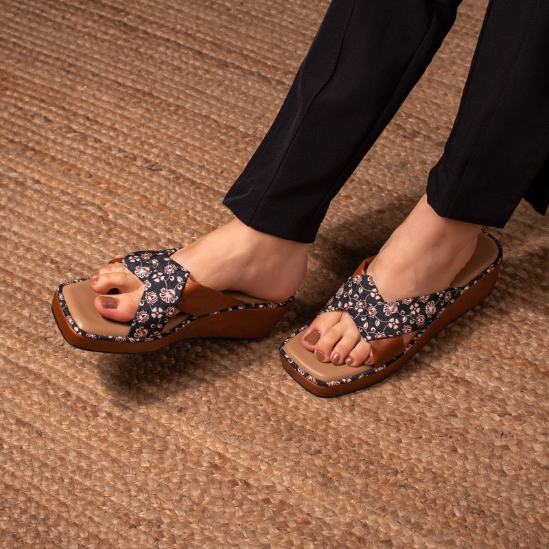 Hooghly Garden Cross Wedges